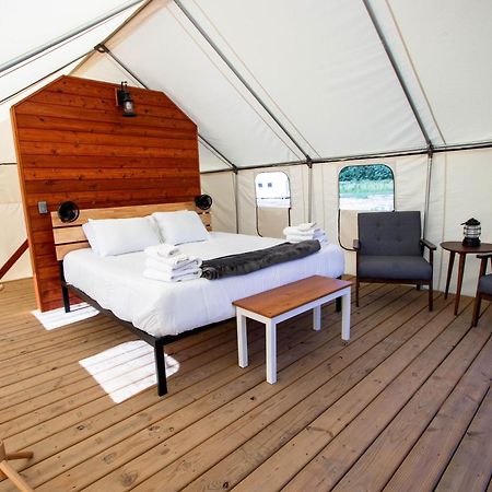 Отель Off Map Glamping Саут-Хейвен Экстерьер фото