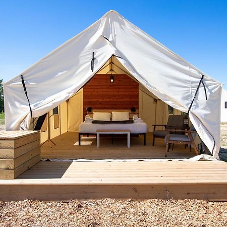 Отель Off Map Glamping Саут-Хейвен Экстерьер фото