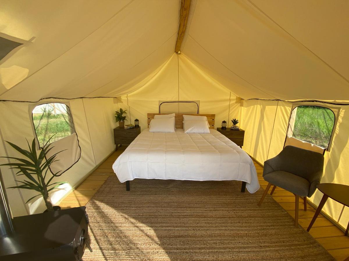 Отель Off Map Glamping Саут-Хейвен Экстерьер фото