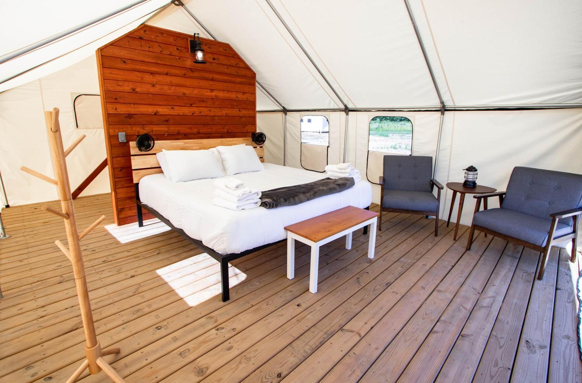 Отель Off Map Glamping Саут-Хейвен Экстерьер фото